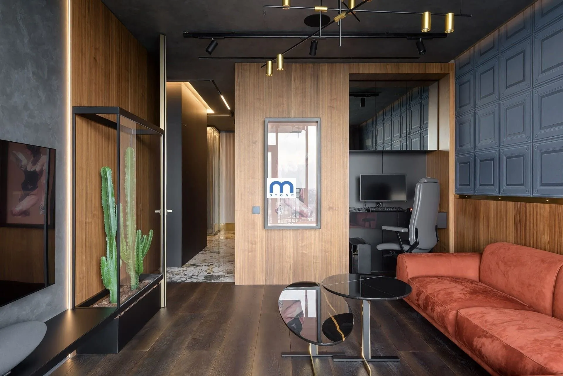 Сучасний інтер’єр з каменем і дерев’яними панелями
